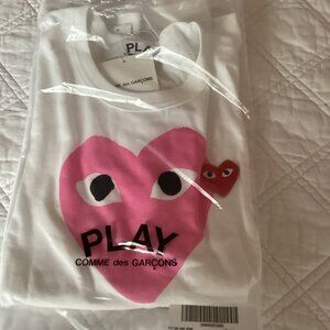 COMME DES GARÇONS T-SHRT - Pink Heart Logo